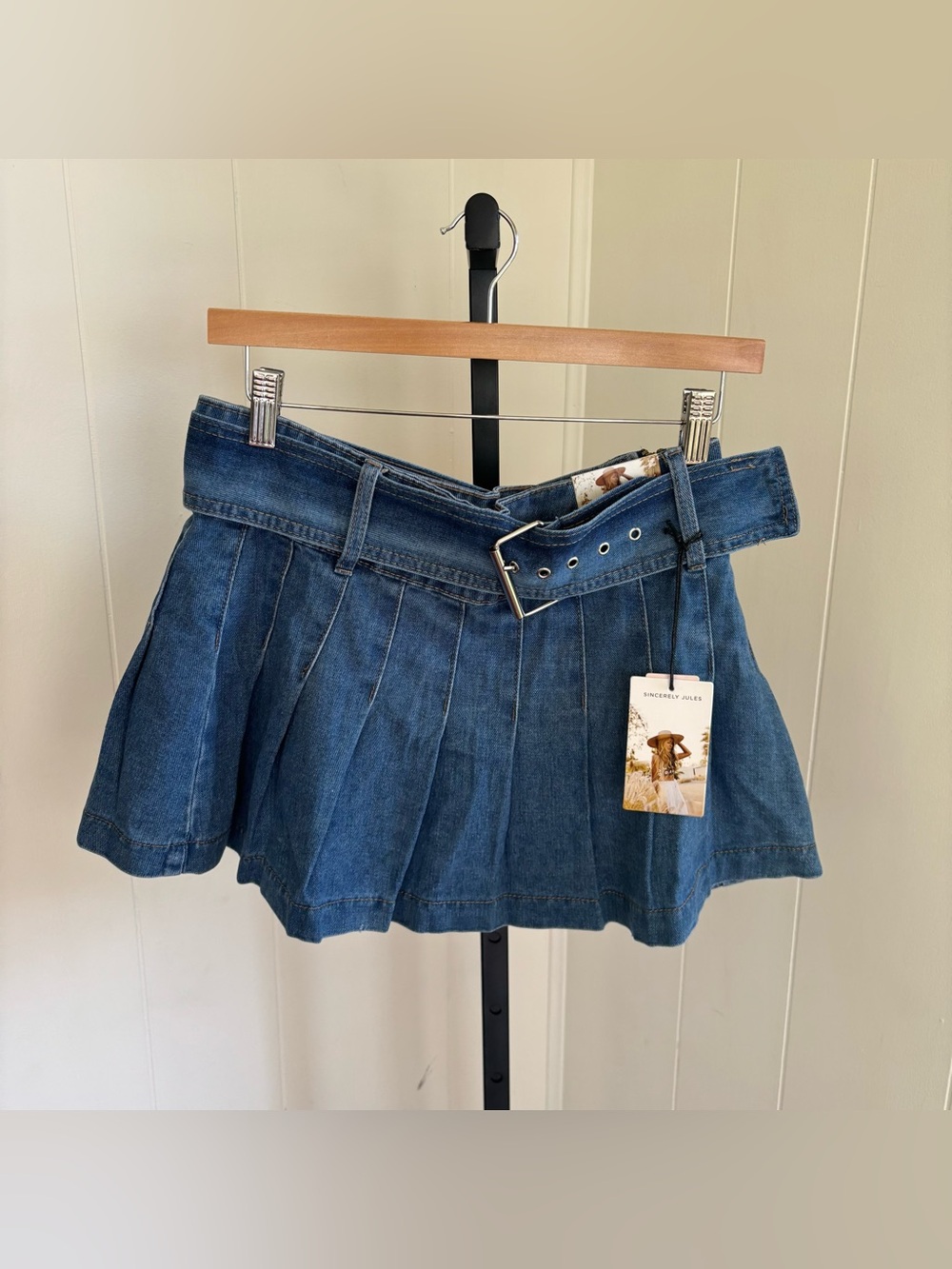 Sincerely Jules Pleated Denim Mini Skirt With Belt Medium Wash Womens L NWT